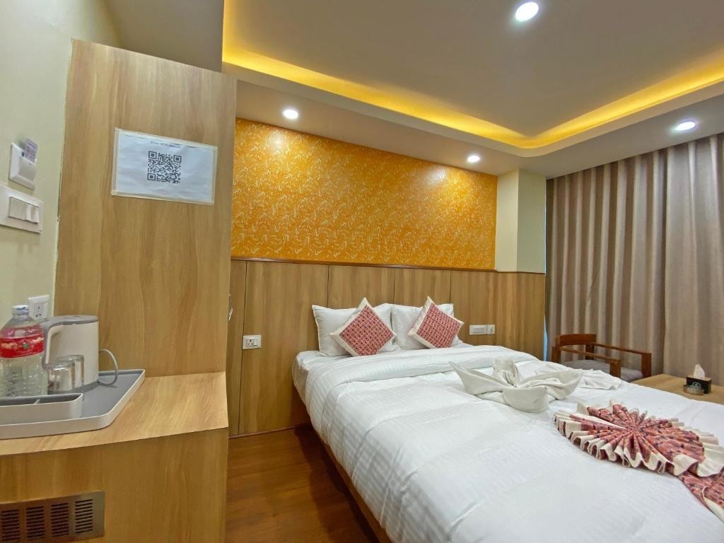 Deluxe King Suite Deluxe King Suite