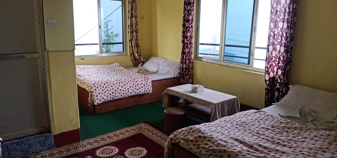 Hotel Crown & Resturent