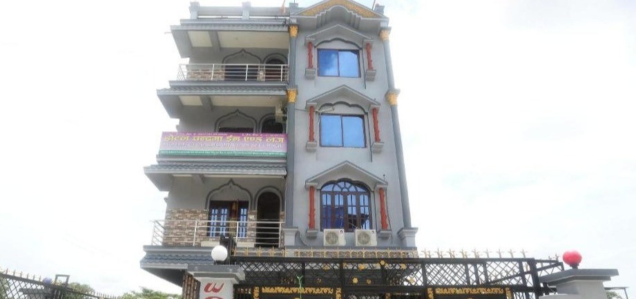 Chandrama Hotel & Lodge